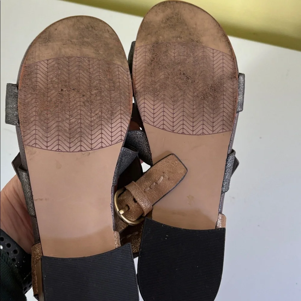 Nakedfeet Two-tone Metallic Leather Buckle Sandals Size 9
